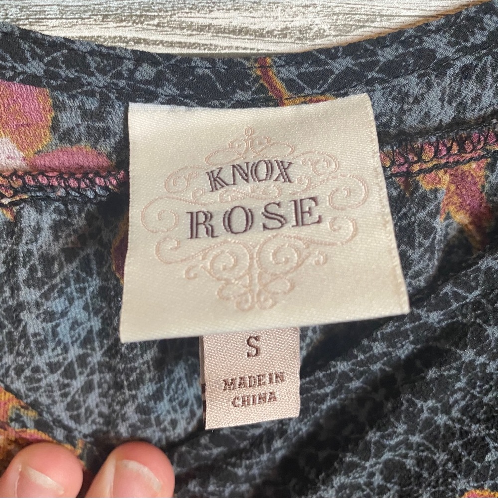 π Knox Rose Floral Ruffle Top - Picture 7 of 7
